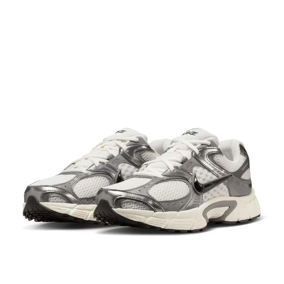 Nike shoes - White/Silver 2