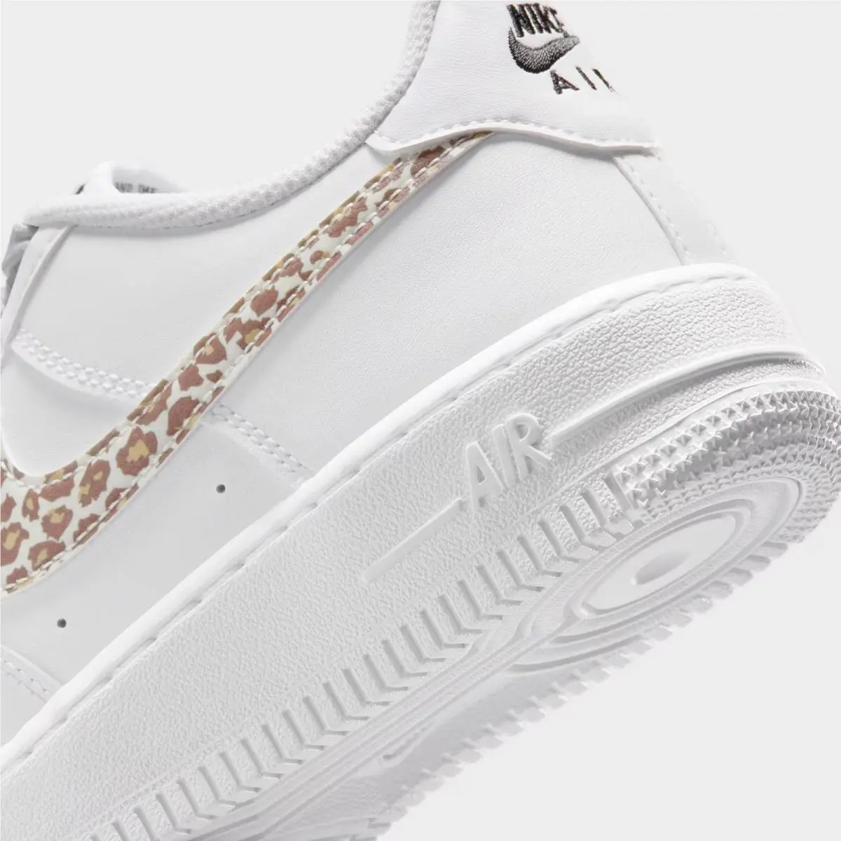 Nike shoes - IR0273 100 - White/Black/Multicolor 0