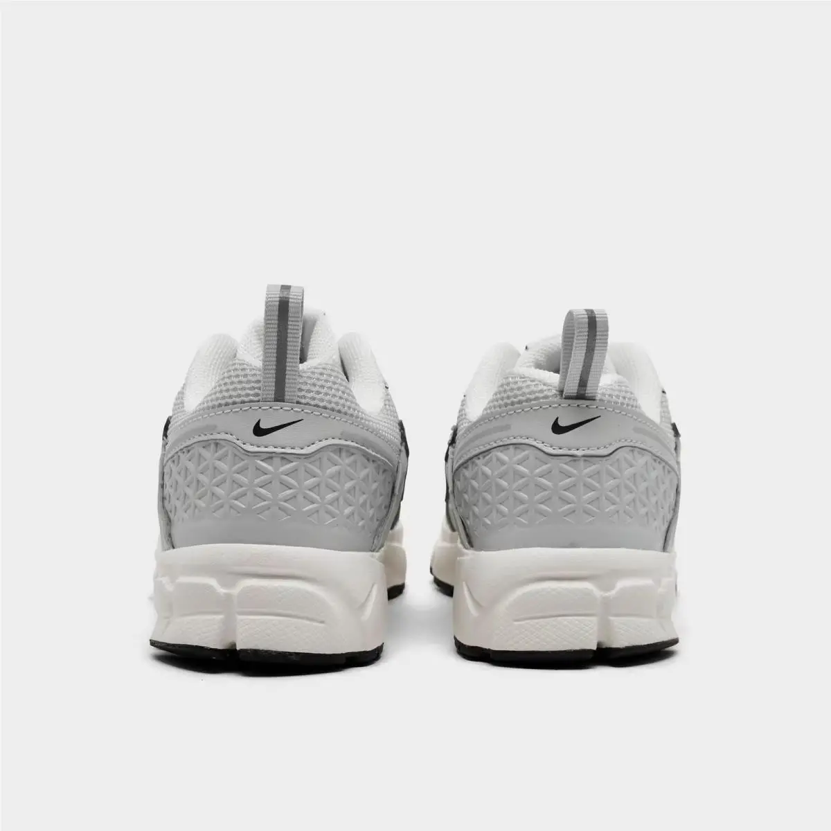 Nike shoes - IR4587 001 - Photon Dust/Chrome/Gridiron/Sail 2