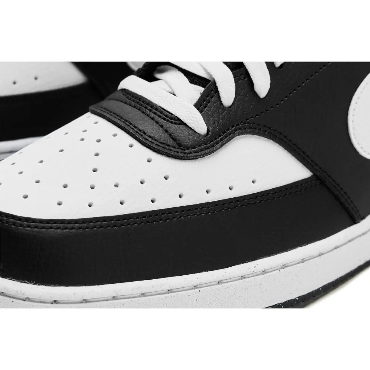 Nike shoes - Black/White 4