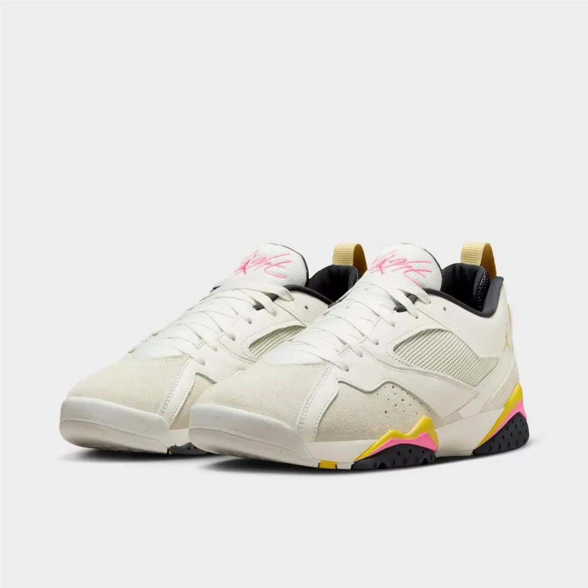 Nike shoes - HQ3950 100 - Sail/Sea Glass/Bright Citron/Pinksicle 1