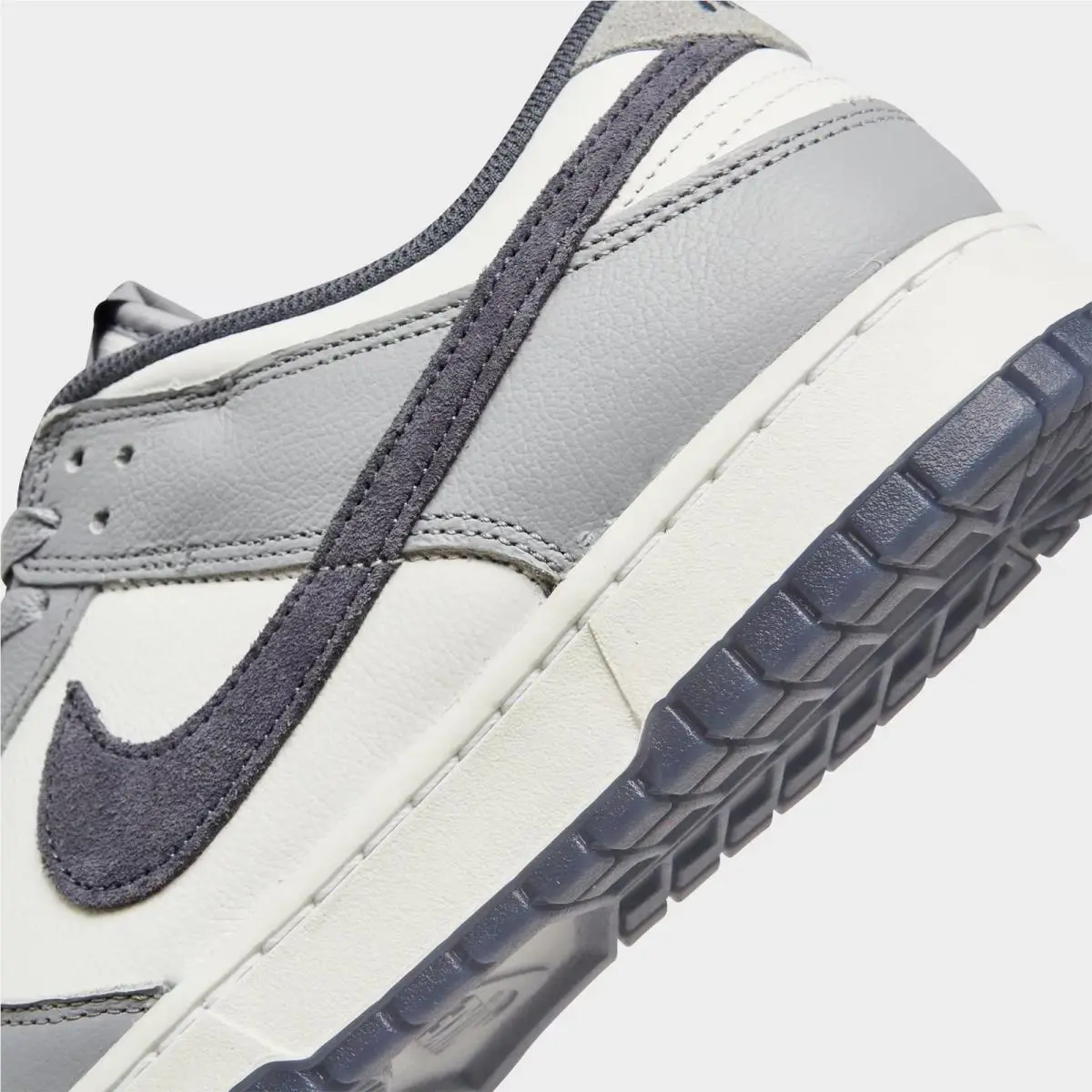 Nike shoes - FJ4188 100 - White/Light Carbon/Platinum Tint 0