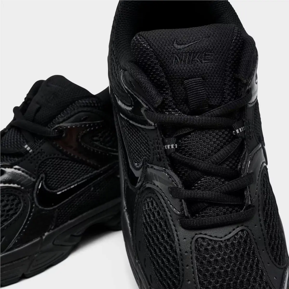 Nike shoes - HQ6411 002 - Black/Black/Anthracite 0