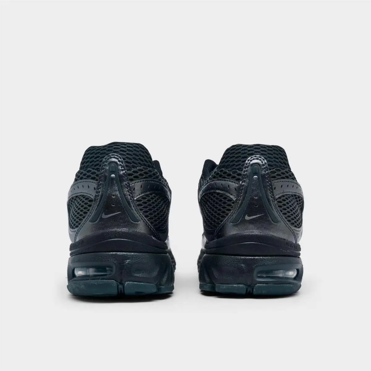 Nike shoes - IO9279 001 - Black/Dark Smoke Grey 2