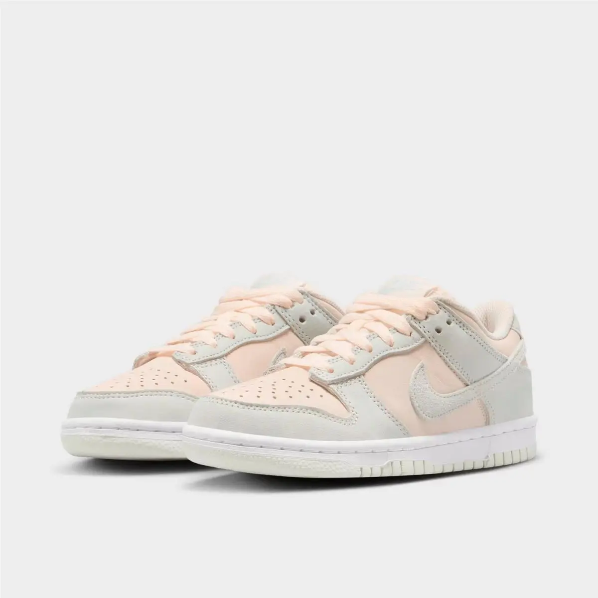 Nike shoes - IH4574 100 - Chalk/White/Barely Green 1
