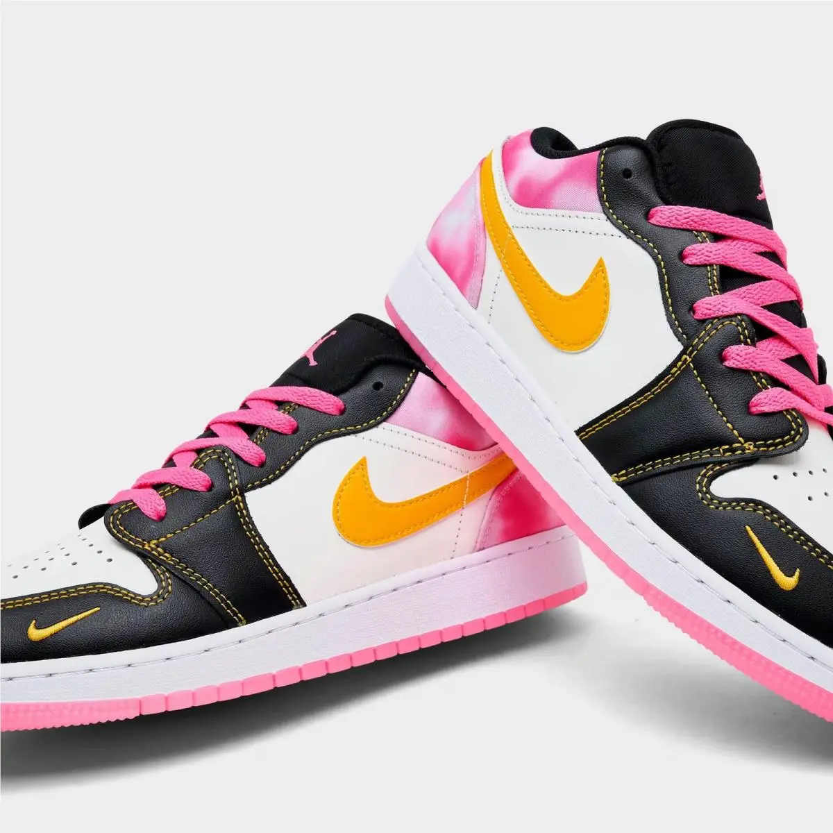 Nike shoes - IV2445 010 - Black/University Gold/Sail 0