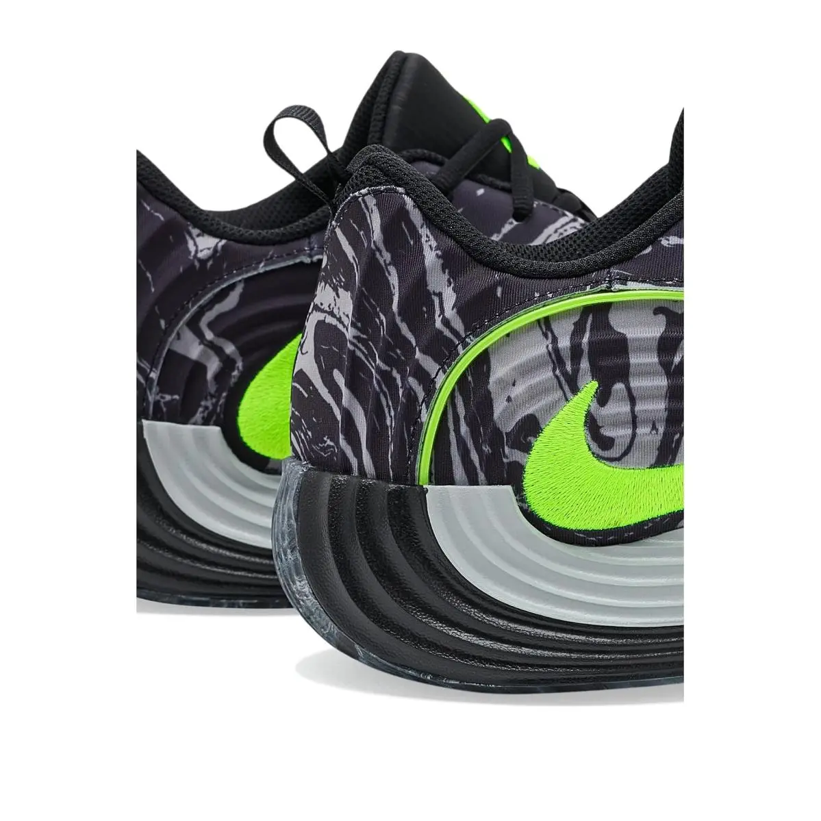 Nike shoes - Barely Volt/Black/Volt 32