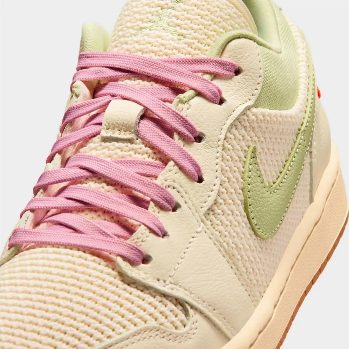Nike shoes - II0569 100 - Sail/Olive Aura/Pearl White/Iced Carmine 4