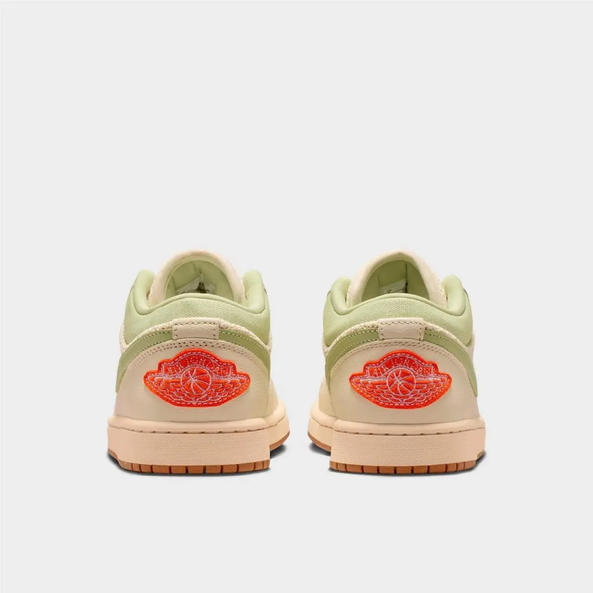 Nike shoes - II0569 100 - Sail/Olive Aura/Pearl White/Iced Carmine 6
