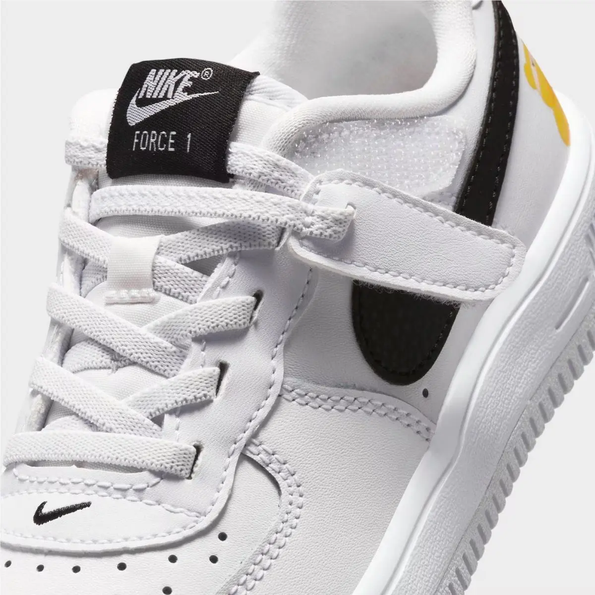 Nike shoes - IR3985 121 - White/Black 0