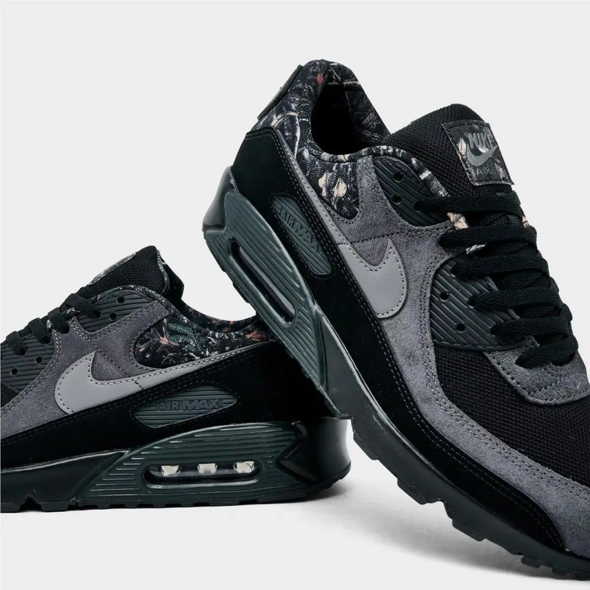 Nike shoes - IQ0300 001 - Black/Dark Smoke Grey/Metallic Cool Grey 0