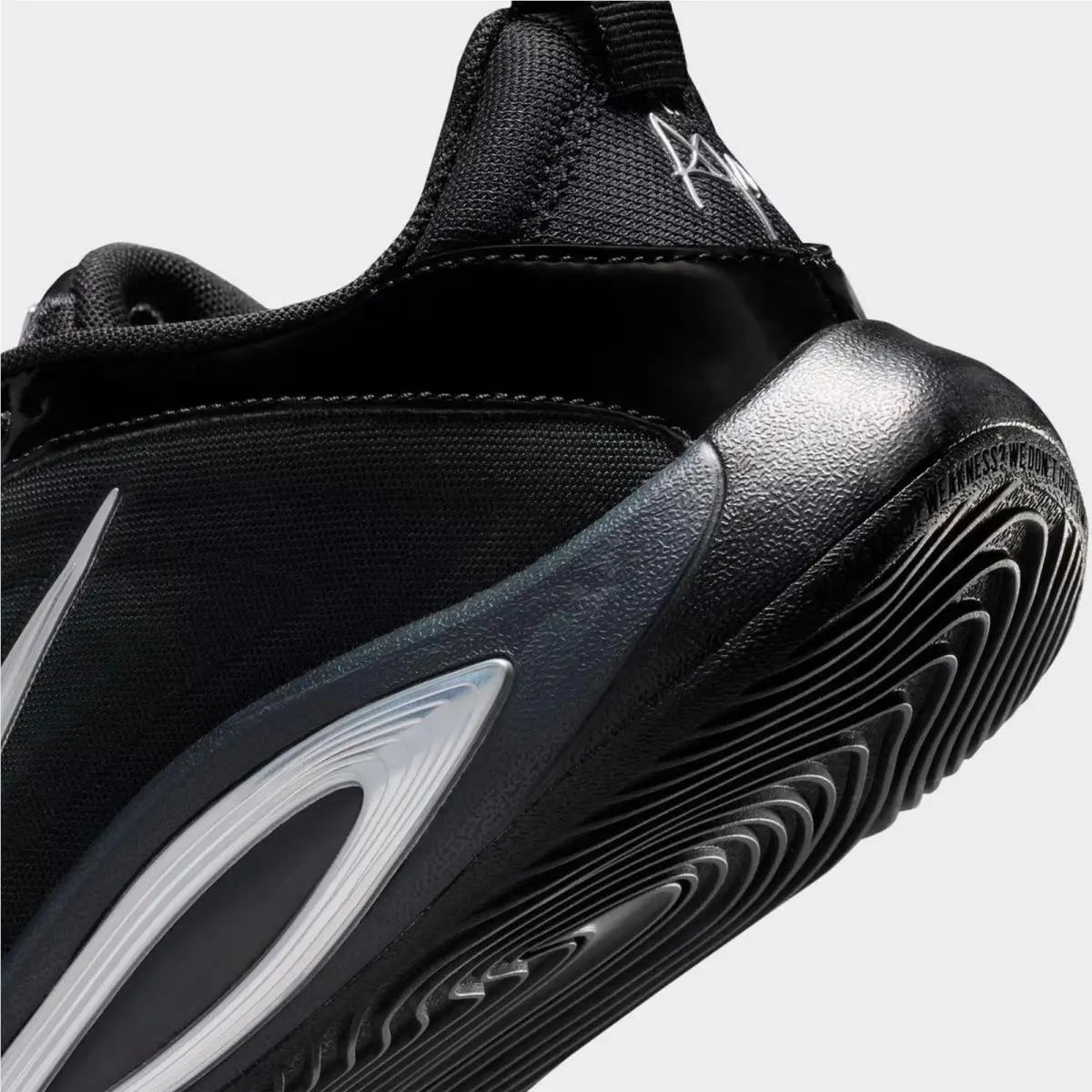 Nike shoes - HF7001 004 - Black/Dark Smoke Grey/Dark Grey/Metallic Silver 4