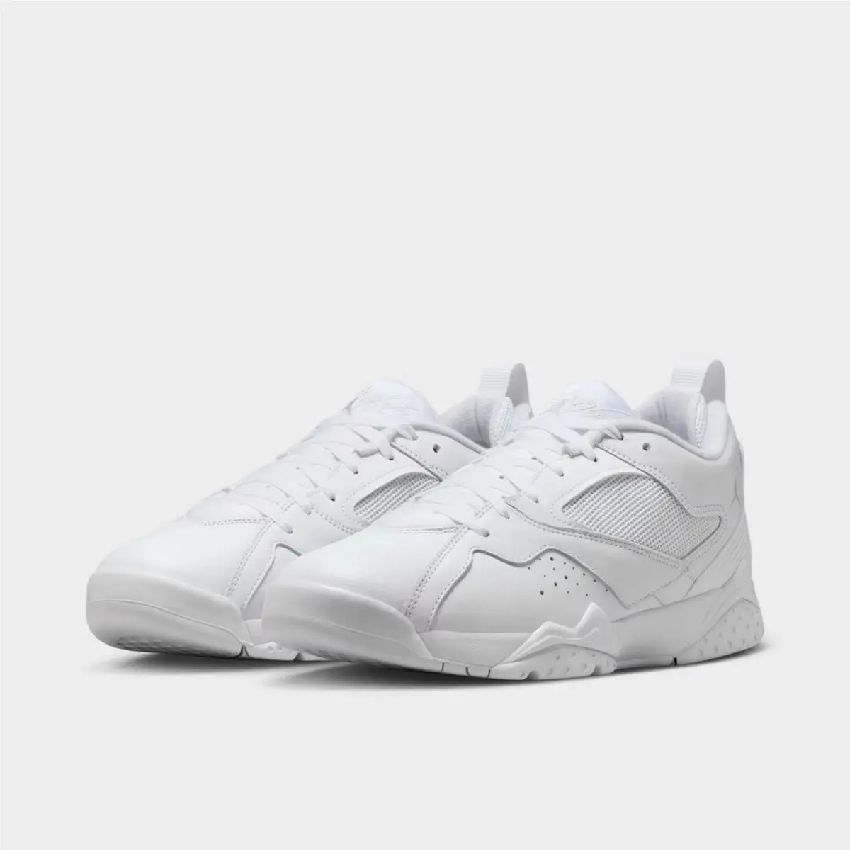 Nike shoes - HQ3950 104 - White/Pure Platinum 5