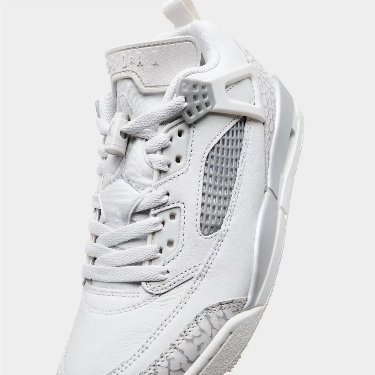 Nike shoes - IR1836 101 - Swan/Wolf Grey/Metallic Silver 4