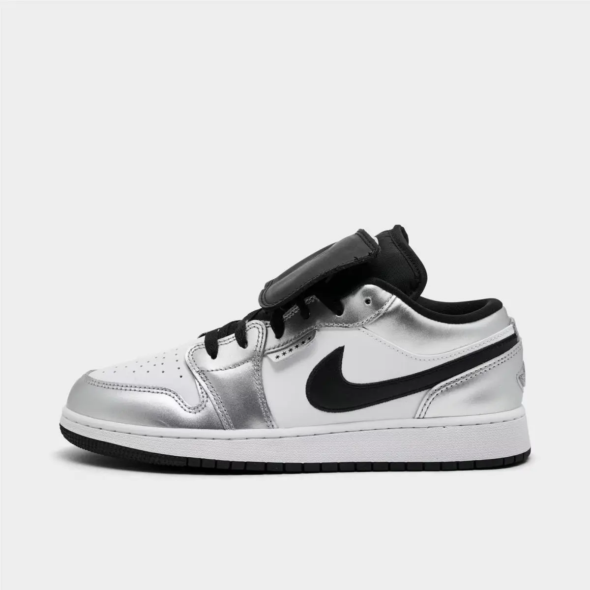 Nike shoes - IR2310 100 - White/Metallic Silver/Black 3