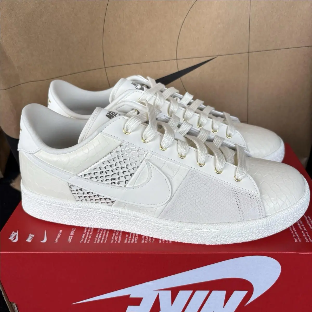 Tennis Classic CS Prm Watch Band - Pale Ivory Nby IQ5786-100 Men Size 9 by Nike