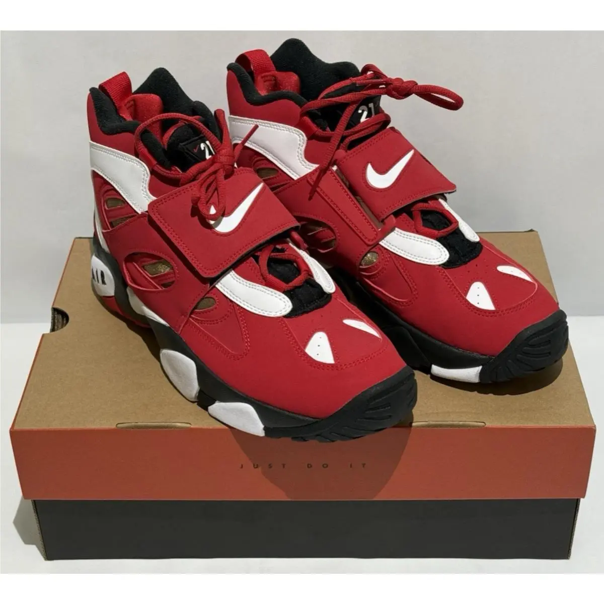 Nike Air Diamond Turf 2 Red Gold White Black HQ2631-600 Men`s Size 12
