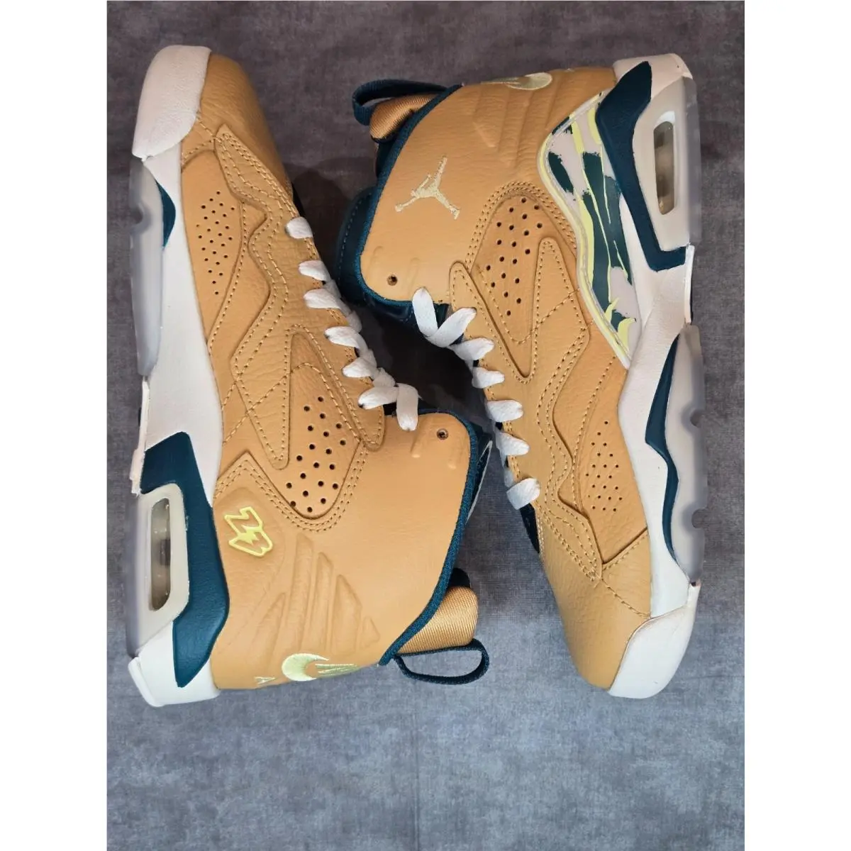 Nike shoes - Jordan MVP - MVP - DZ5577-700 - Beige 0
