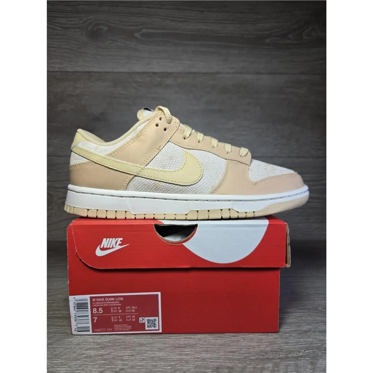 Nike Dunk Low Sneakers Orewood Brown / Sesame Women`s Size 8.5 / Mens Size 7