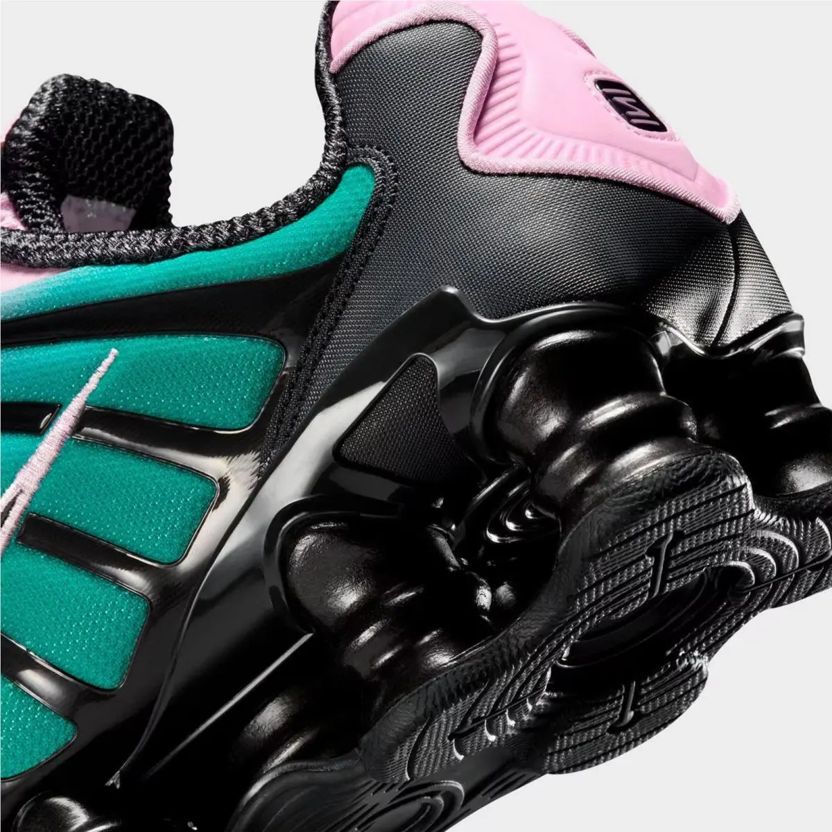Nike shoes - IH1336 600 - Light Arctic Pink/Off Noir/Neptune Green 4