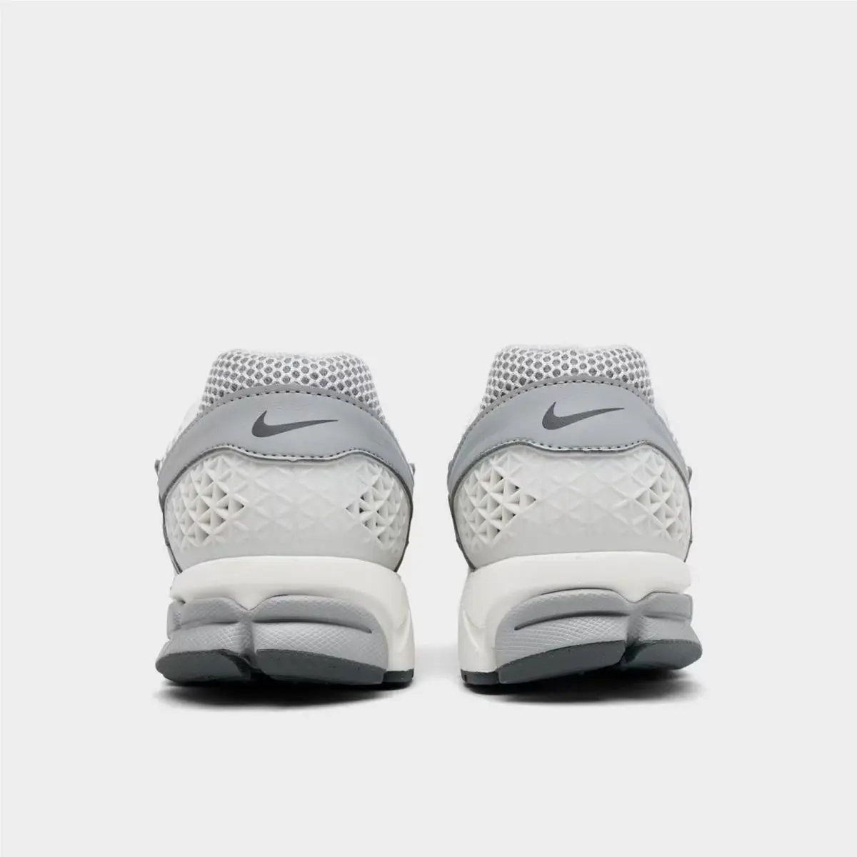 Nike shoes - IM2219 121 - Summit White/Light Smoke Grey/Smoke Grey/Metallic Silver 2