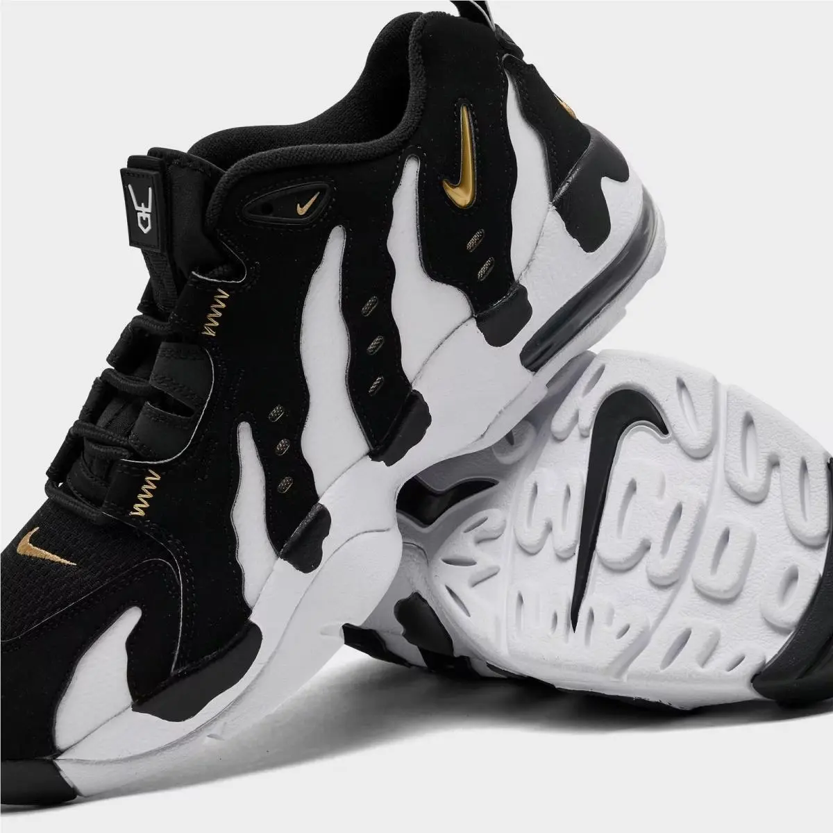 Nike shoes - IF5478 001 - Black/White/Metallic Gold 0