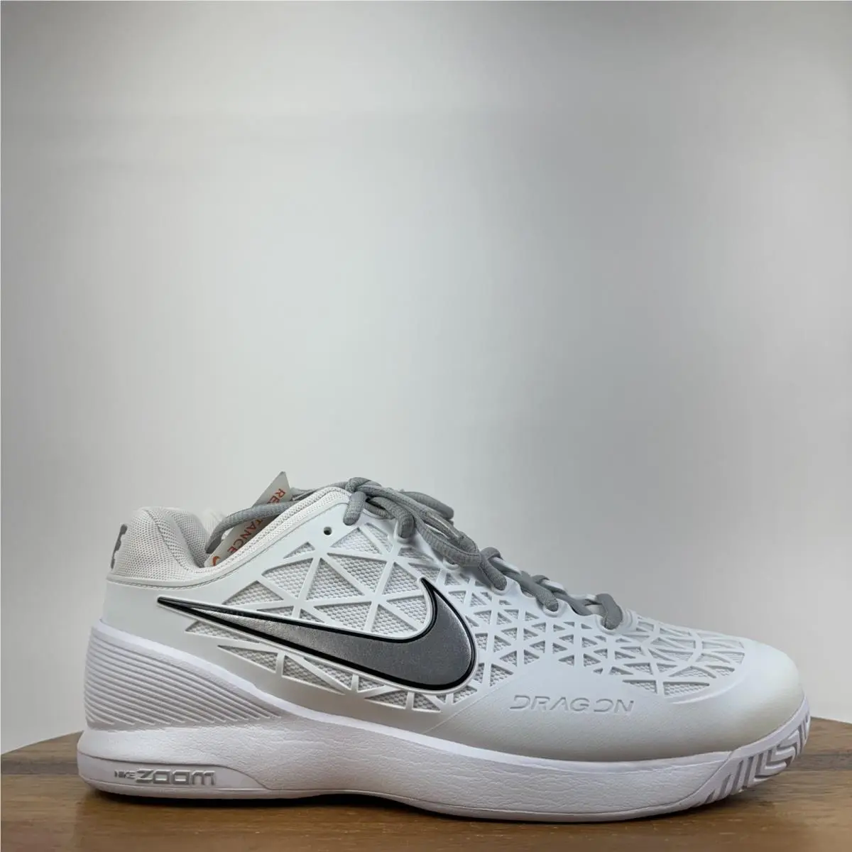 Womens Nike Zoom Cage 2 White Comfort Athletic Tennis Sneakers Size 10.5 M