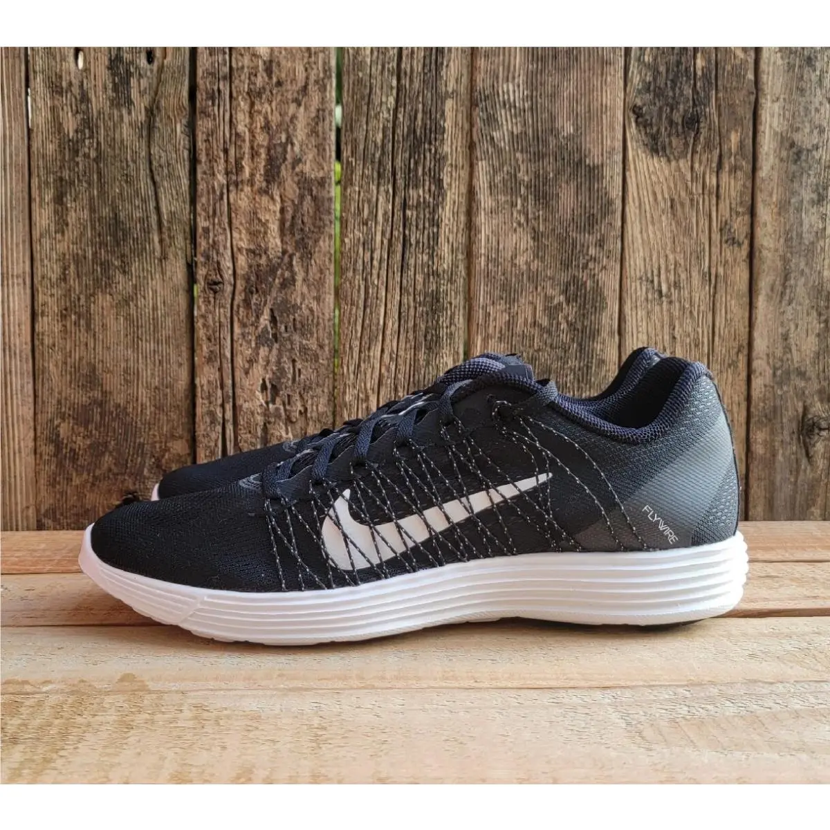 Nike Flywire Lunaracer+ 3 Racer Men`s Size 11 Black White Dark Grey 554675-010