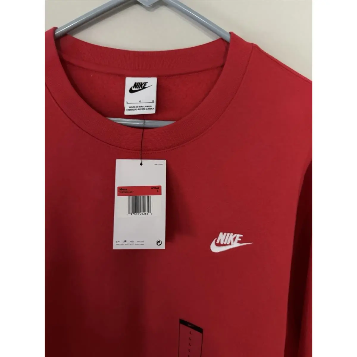Nike clothing - Red And White (UPC: 0197863252650) 1