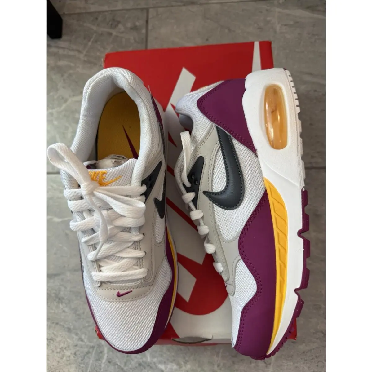 Womens Nike SZ 7 Shoes Air Max Correlate