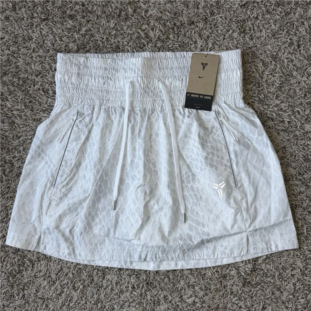 Nike Kobe Woven Snake Basketball Skirt Women`s Sz S White Silver IB2720-100