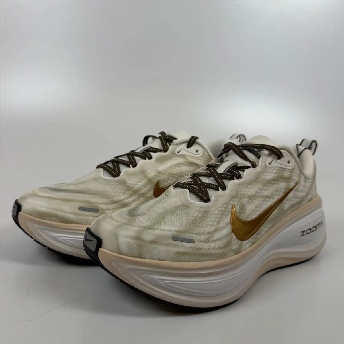 Nike Zoomx Vomero Plus White Dark Hazel Sanddrift Gold IQ0370-121 Womens 9