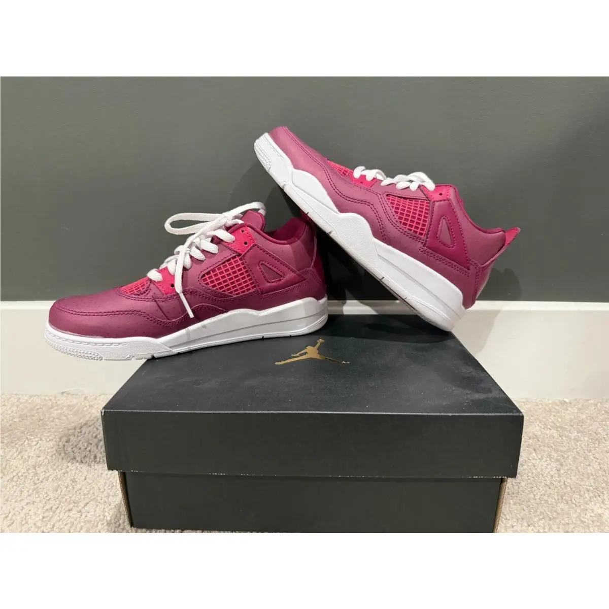 Nike Air Jordan Retro 4 Valentines Day Kids Size 1Y BQ7671-661