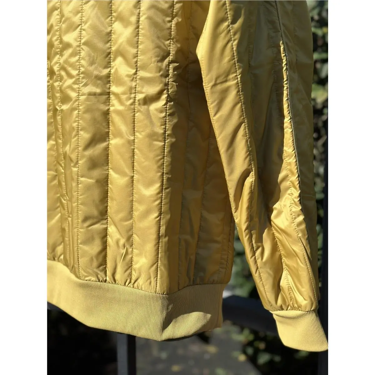 Nike clothing - Gold 1