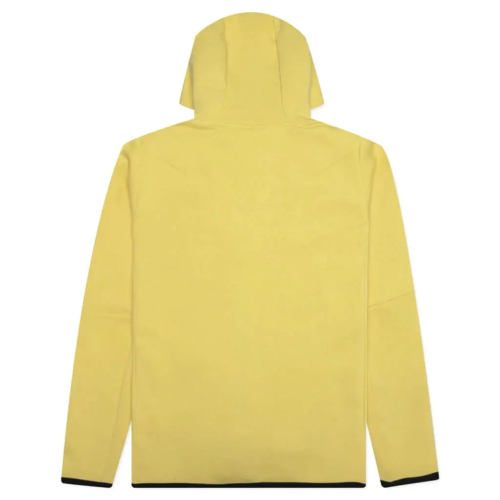 Nike clothing - Yellow (UPC: 196154916585) 0