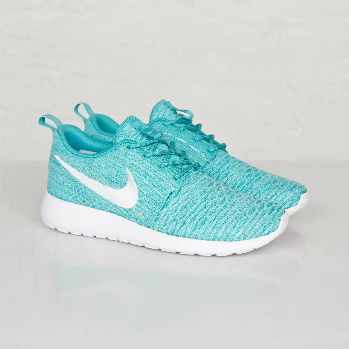Women’s Nike Roshe Run Flyknit Aqua 704927-300 - Size 6