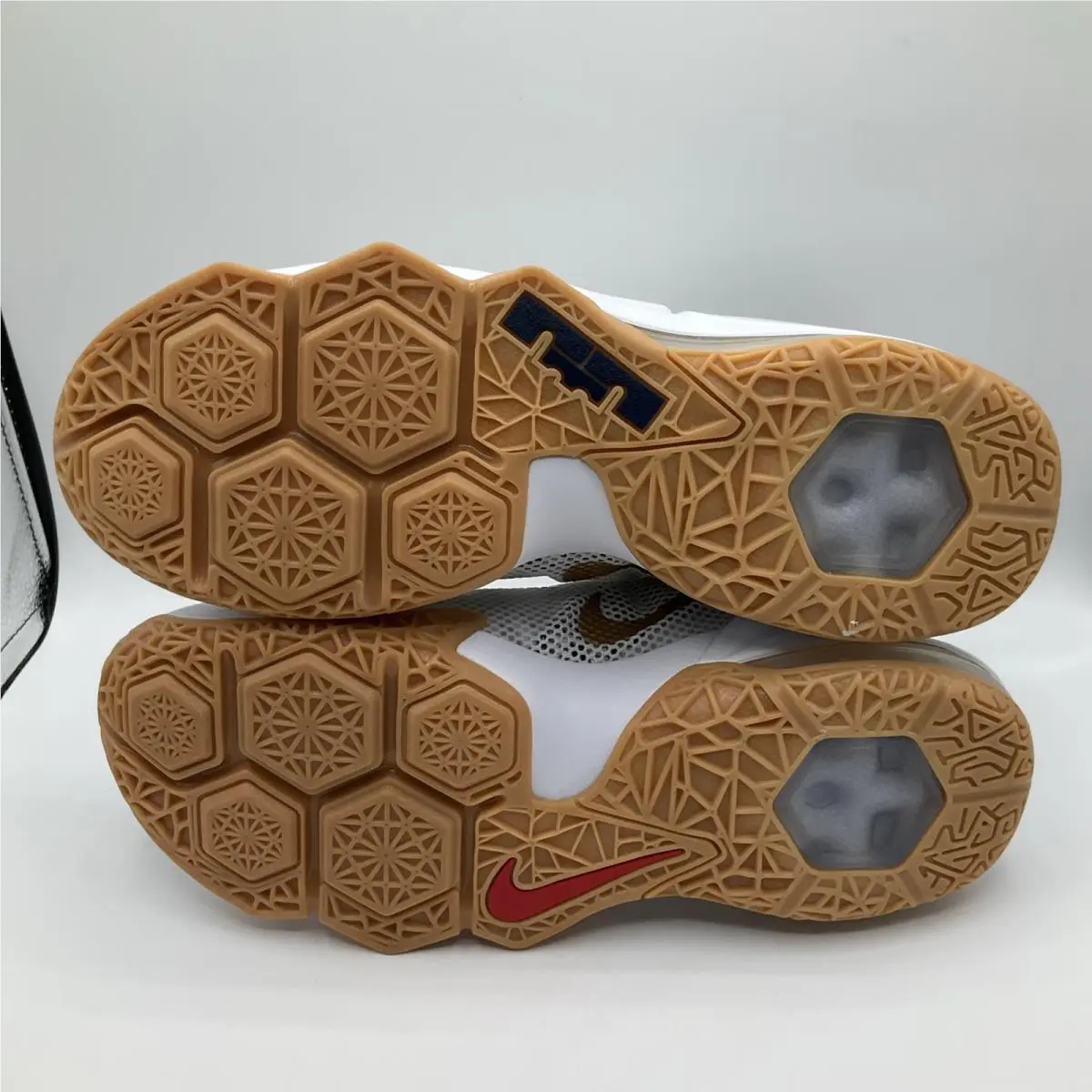 Nike shoes - Nike LeBron 12 - LeBron - 724557-174 - White (UPC: 0887229186193) 8