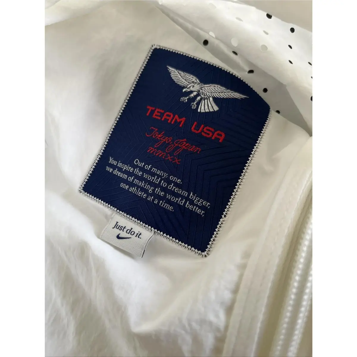 Nike clothing - White (UPC: 0193656308085) 9