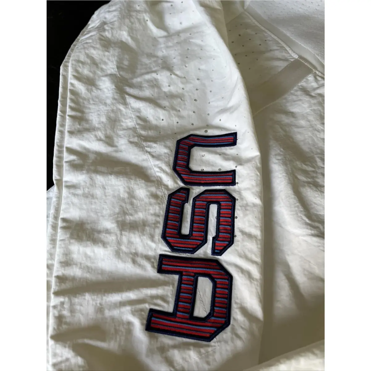Nike clothing - White (UPC: 0193656308085) 0