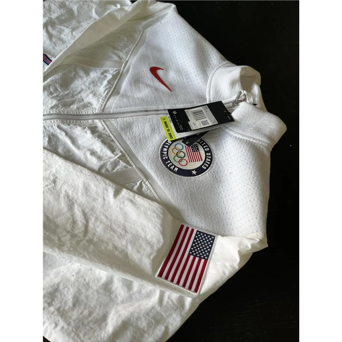 Nike clothing - White (UPC: 0193656308085) 1