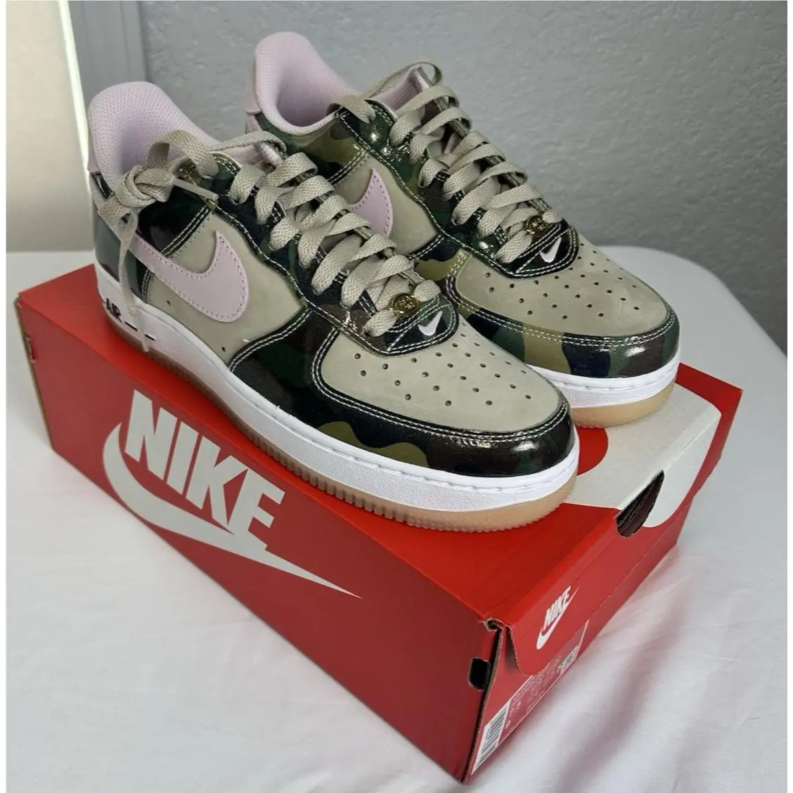 HQ1967-200 Mens Nike Air Force 1 Low Retro `patent Camo Pink` M 7.5 W 9