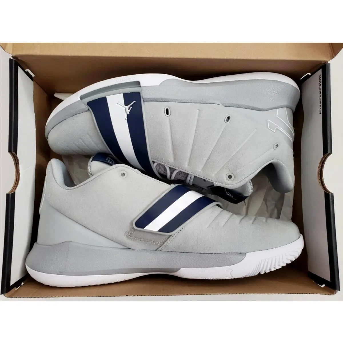 Nike shoes - Jordan CP3.XI - AA1272-014 - Gray, Manufacturer: Light Smoke Grey/Metallic Silver (UPC: 826218769504) 7