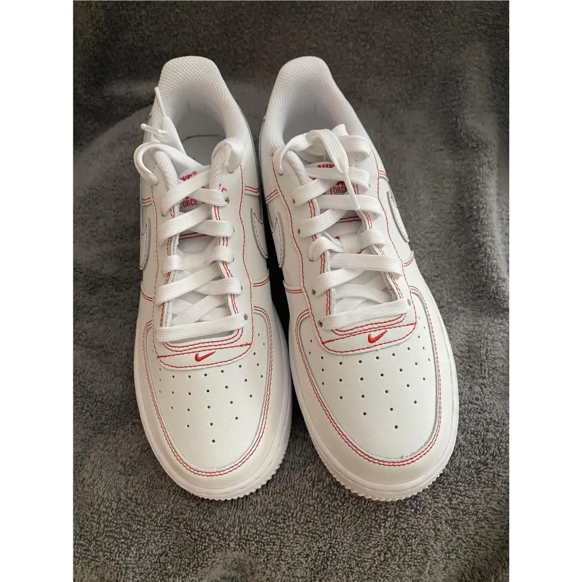 Size 6.5 Youth Nike Force 1 LV8 1
