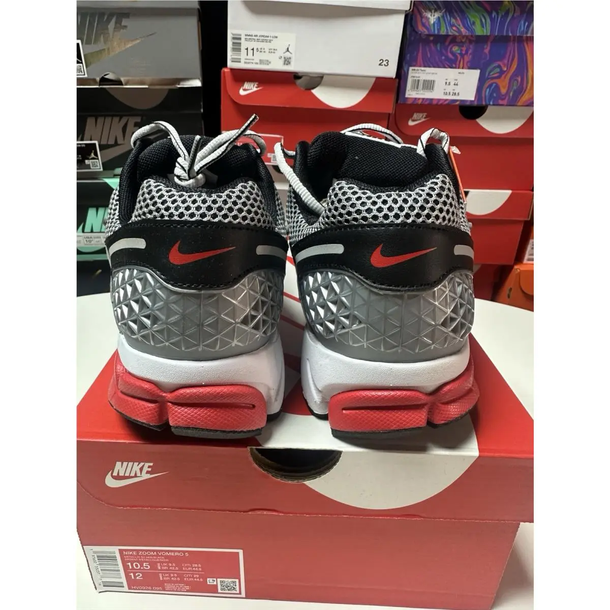 Nike shoes - Nike Vomero 5 - Vomero - HV0926–095 - Red metallic silver black 4