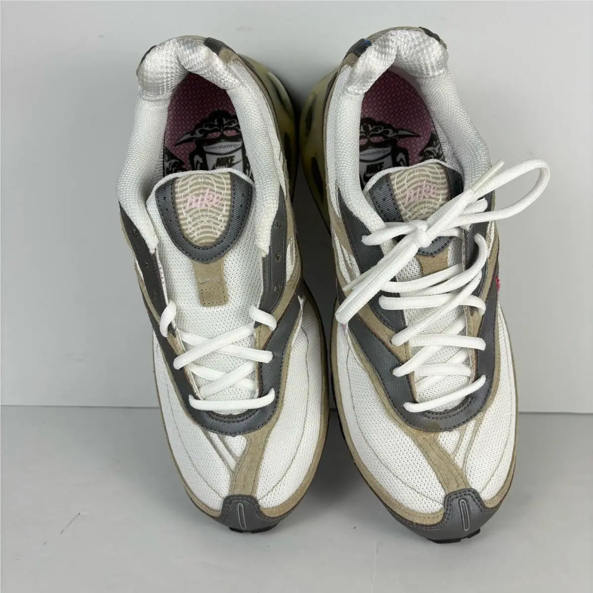 Nike shoes - White 2