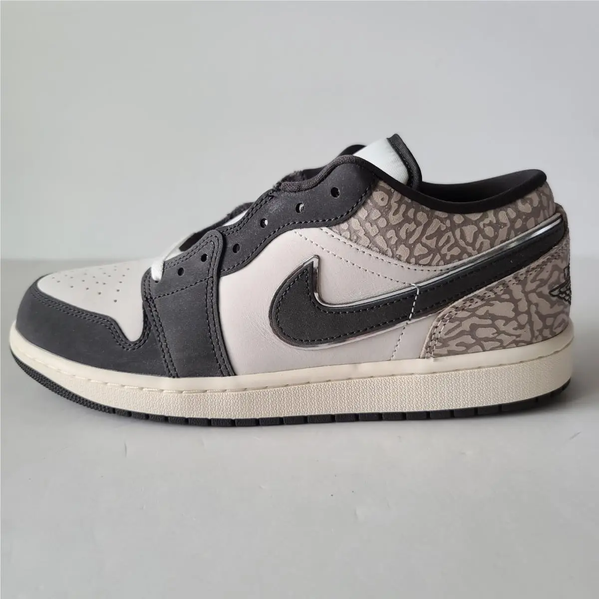 Nike Air Jordan 1 Low SE V2 Elephant Print IU2268-100 Men`s Size 10