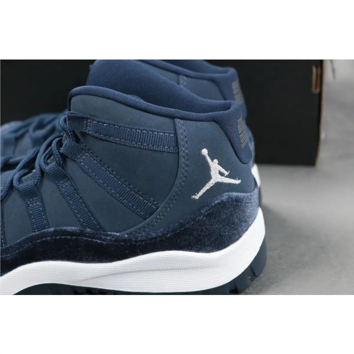 Nike shoes - Air Jordan 11 - Air - Blue (UPC: 0196151896774) 3