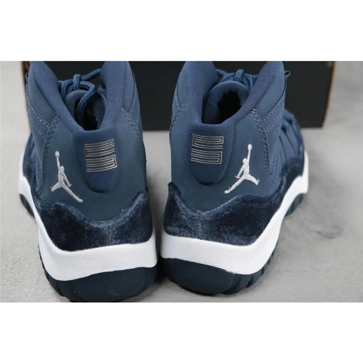 Nike shoes - Air Jordan 11 - Air - Blue (UPC: 0196151896774) 4