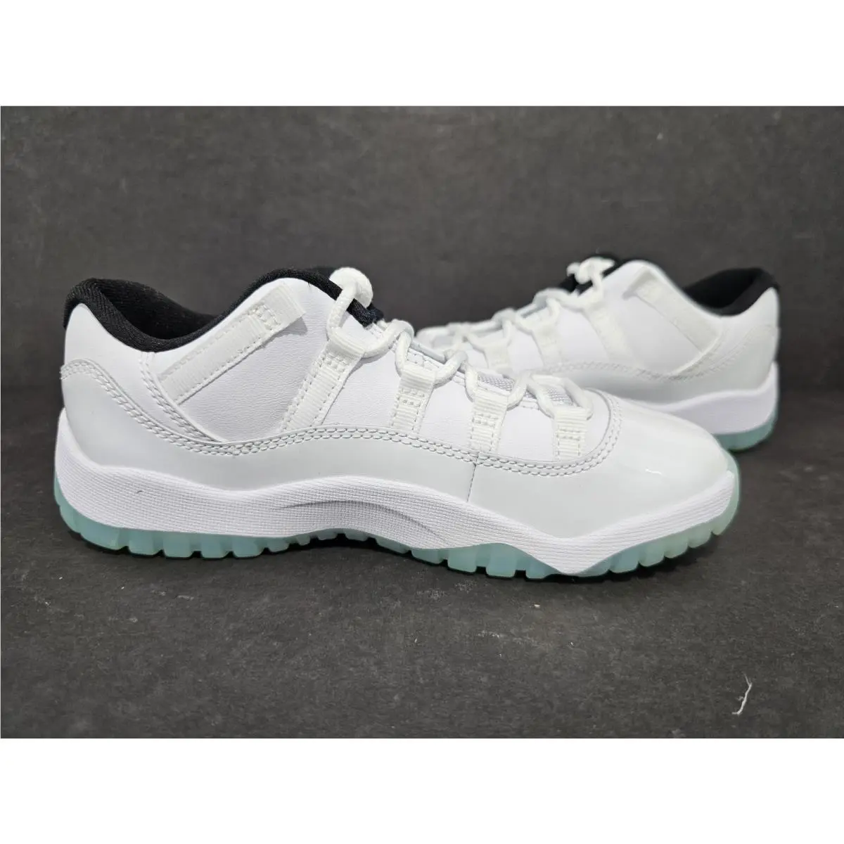 Nike shoes - Jordan 11 - White 3