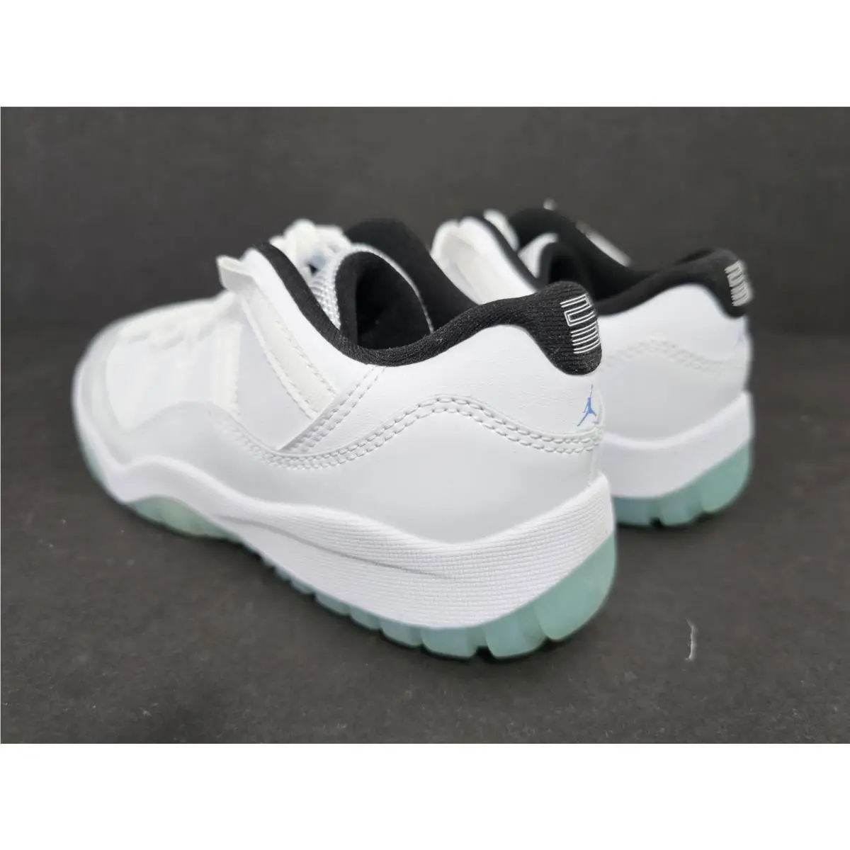 Nike shoes - Jordan 11 - White 4